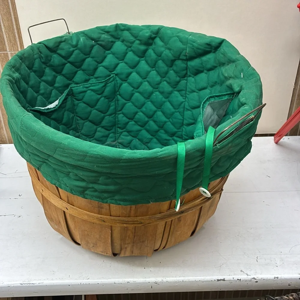 Wooden Orchard Bushel Basket Primitive Handles W/ Green Quilted Liner Pockets